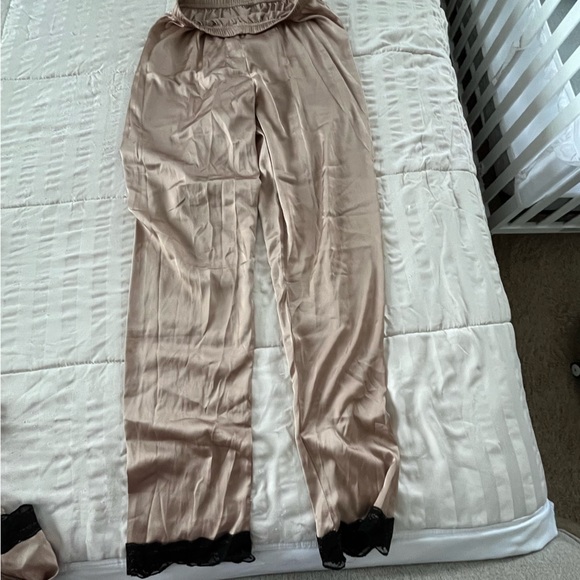 Elegant Satin Sleepwear Set in Pink and Black - Picture 5 of 7